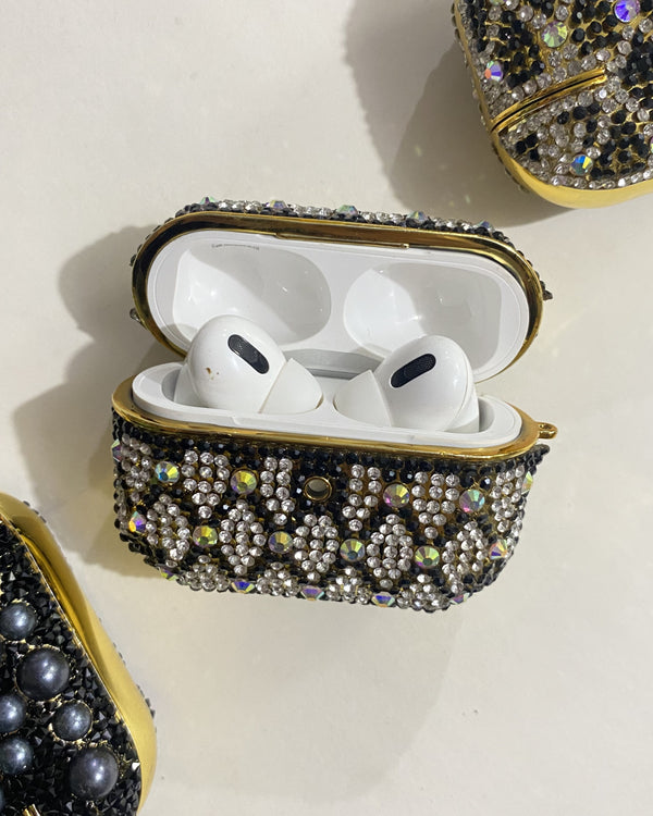 black and white diamond pattern AirPods Pro case